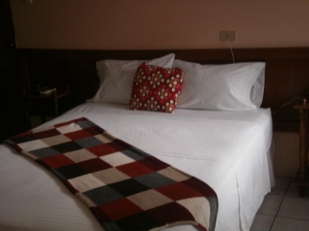 Monique's Guest House Maraval Chambre photo