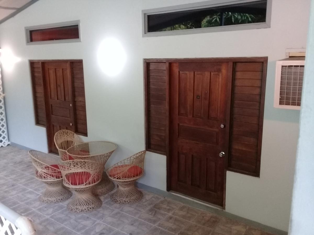 Monique's Guest House Maraval Extérieur photo